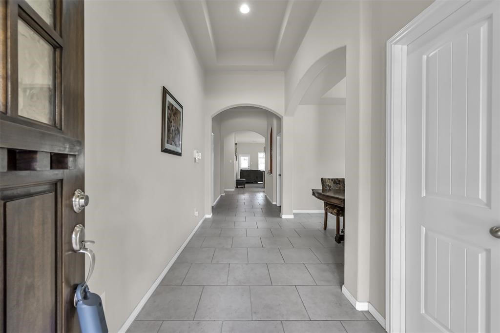 5415 Glenfield Spring Lane Spring, TX 77389 - Photo 2 of 16 a view of a hallway view with staircase