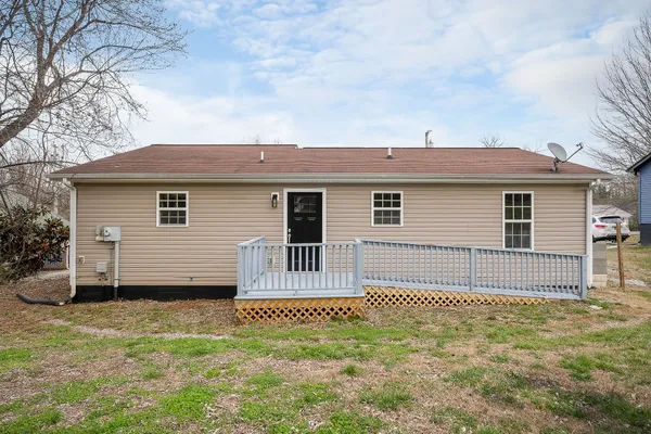 a view of a house with a yard