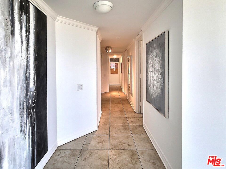 10550 Wilshire Boulevard, Unit 1004 Los Angeles, CA 90024 - Photo 22 of 39 a view of a hallway with wooden floor and a bathroom