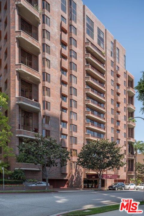 10550 Wilshire Boulevard, Unit 1004 Los Angeles, CA 90024 - Photo 37 of 39 a front view of a building