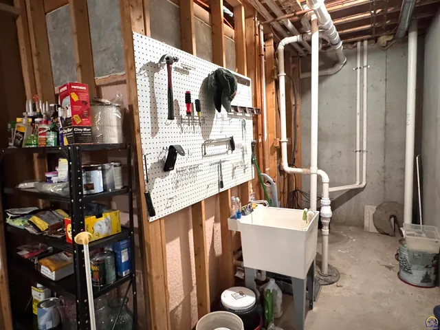 $549,000 | 323 North Eaton Drive, Lawrence, KS 66049