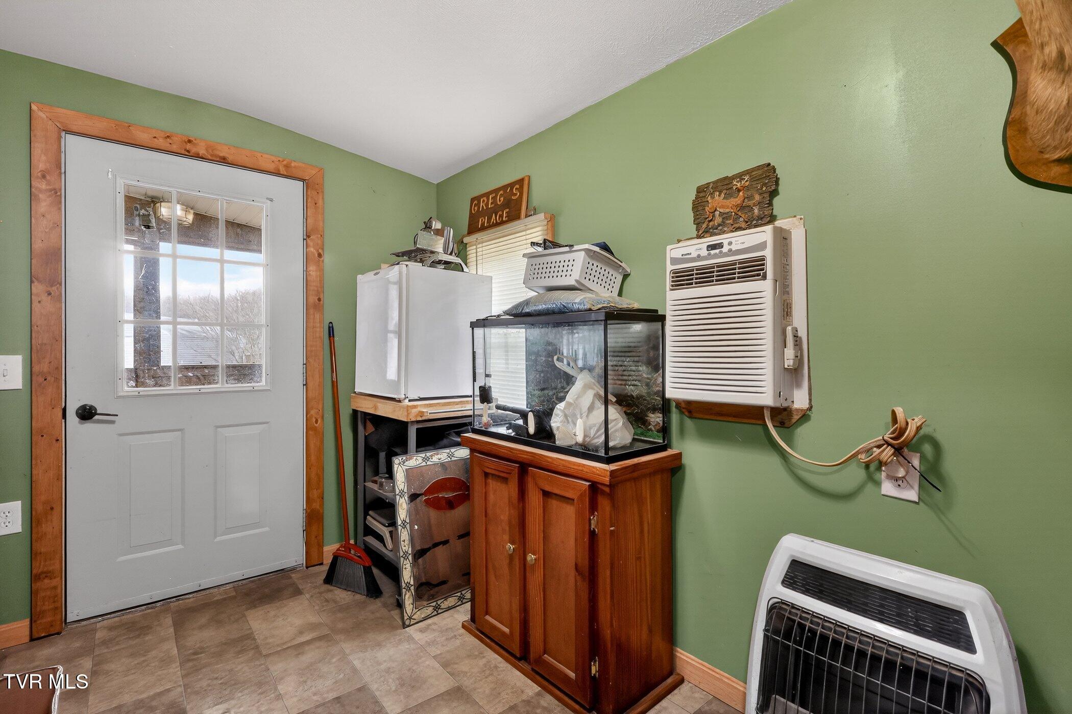 393 Meadow Creek Road Bristol, TN 37620 - Photo 12 of 41 393-Meadow-Creek-Rd-WindowStill-Real-Est