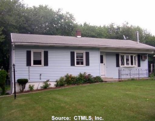 a view of a house with a backyard