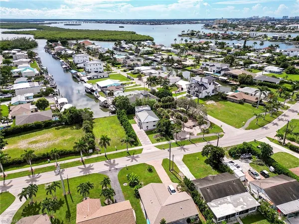 an aerial view of residential building and lake