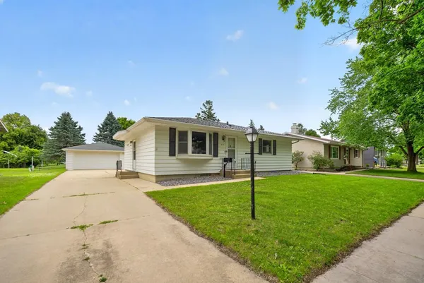 $299,900 | 915 16 1/4 Street Southeast, Rochester, MN 55904