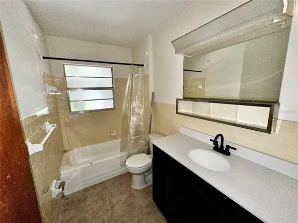 $1,595 | 838 East Indiana Avenue, Deland, FL 32724