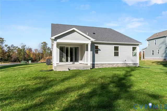a view of a house with a backyard