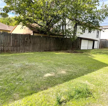 $877 | 909 Bina Street, Unit B, Bryan, TX 77803