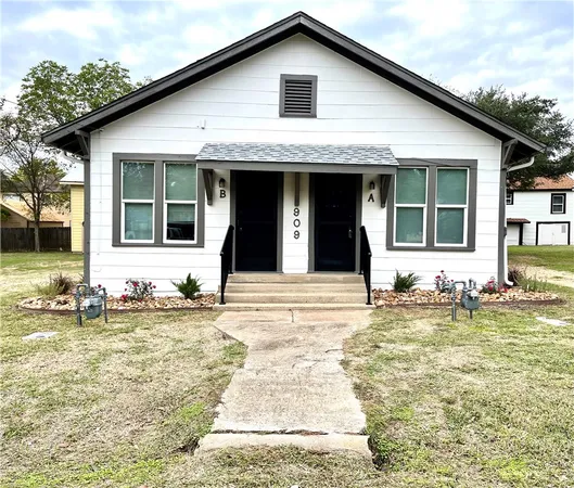 $877 | 909 Bina Street, Unit B, Bryan, TX 77803