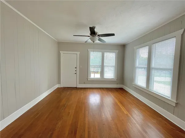 $877 | 909 Bina Street, Unit B, Bryan, TX 77803