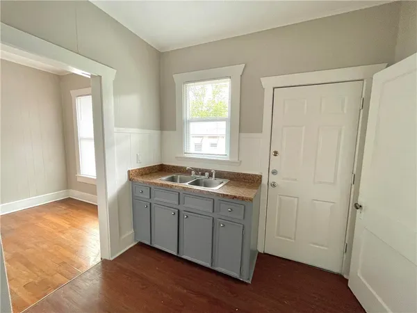 $877 | 909 Bina Street, Unit B, Bryan, TX 77803