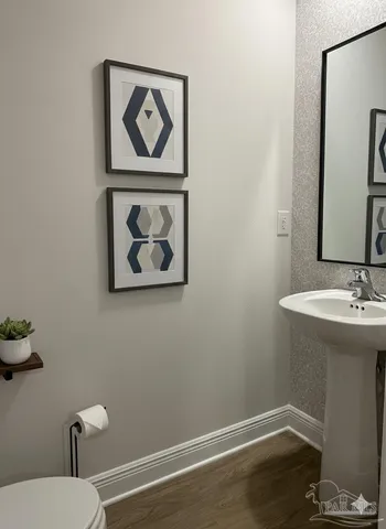 a bathroom with a toilet
