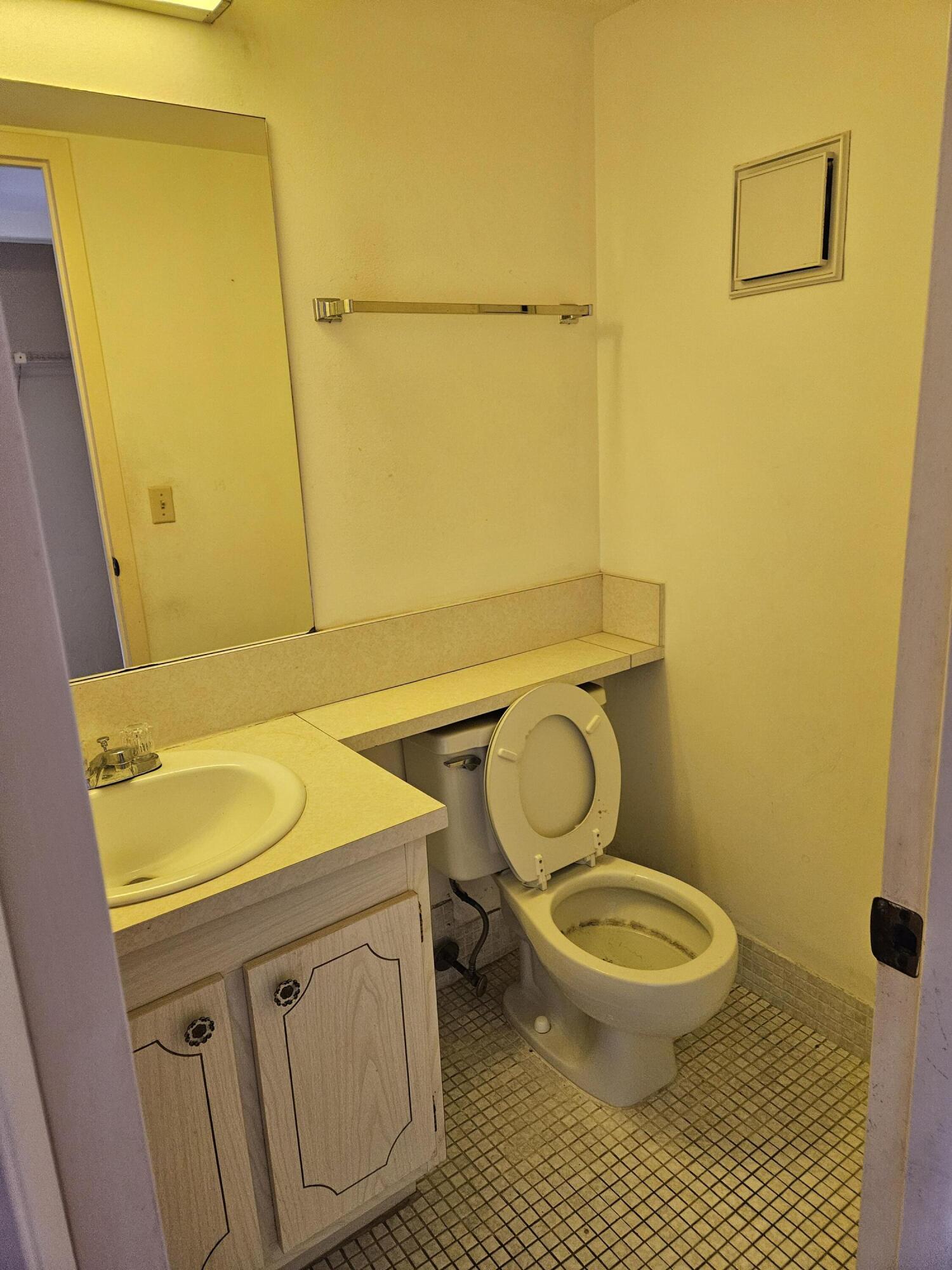 244 Suffolk F, Unit 244F Boca Raton, FL 33434 - Photo 5 of 11 20240613_120126