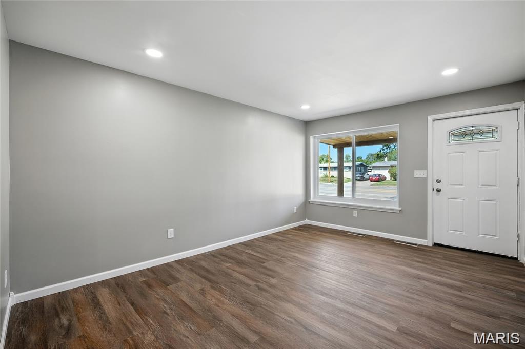 2320 Patterson Road Florissant, MO 63031 - Photo 2 of 15