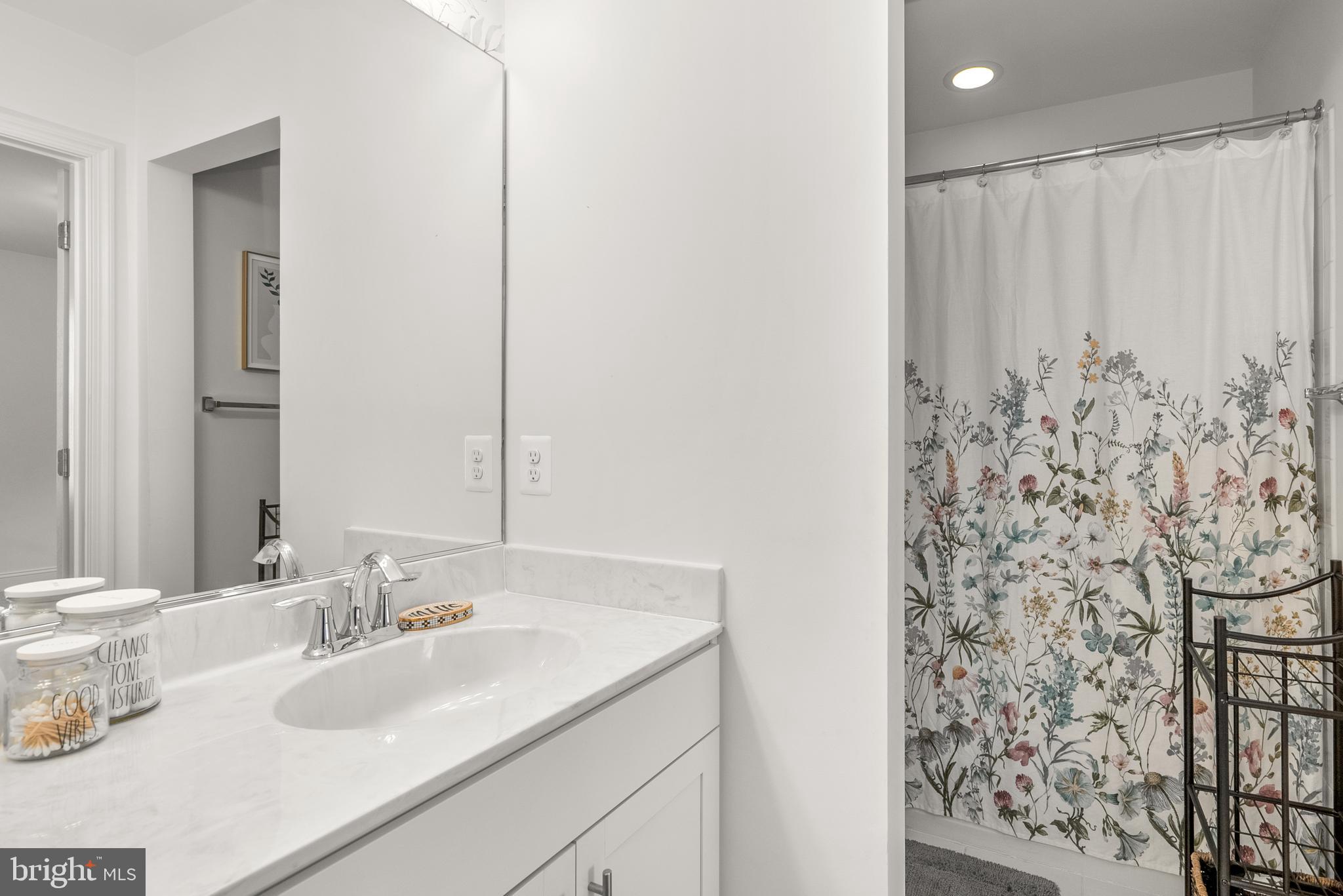 11012 North Riding Road Upper Marlboro, MD 20772 - Photo 34 of 54 Bathroom (Upper Bedroom 1)