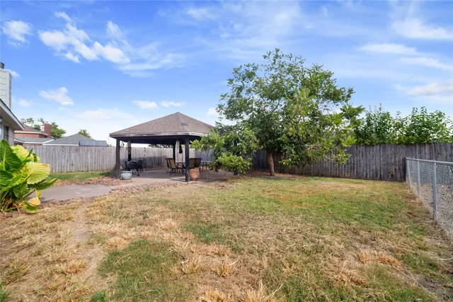 $325,000 | 6914 Crystal Point Drive, Katy, TX 77449