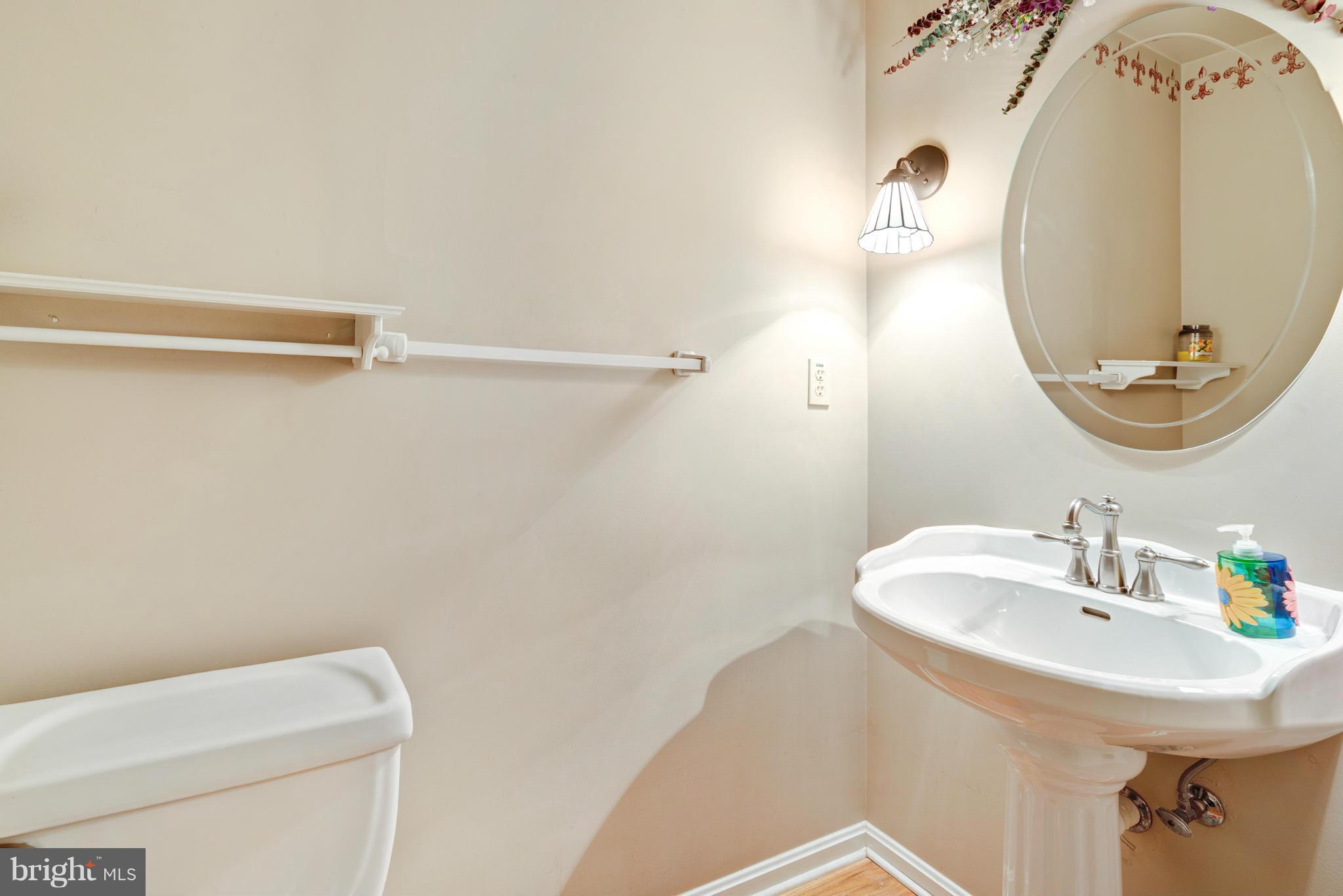 7103 Kelly Road Warrenton, VA 20187 - Photo 5 of 30 Main level powder room