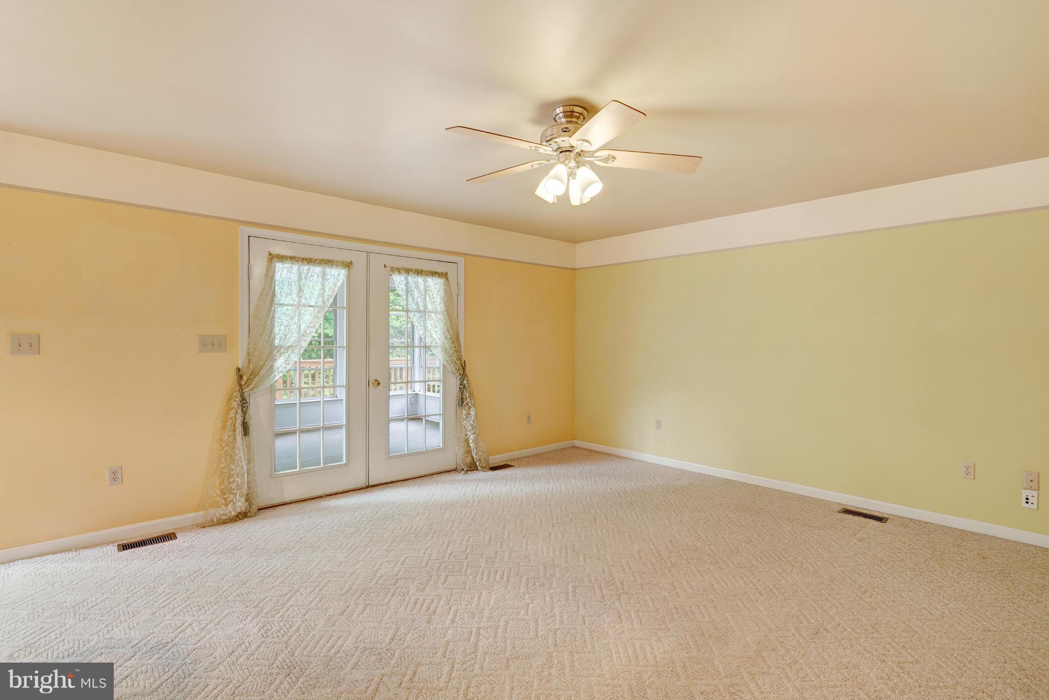7103 Kelly Road Warrenton, VA 20187 - Photo 10 of 30 Family Room w/French doors to sun-room