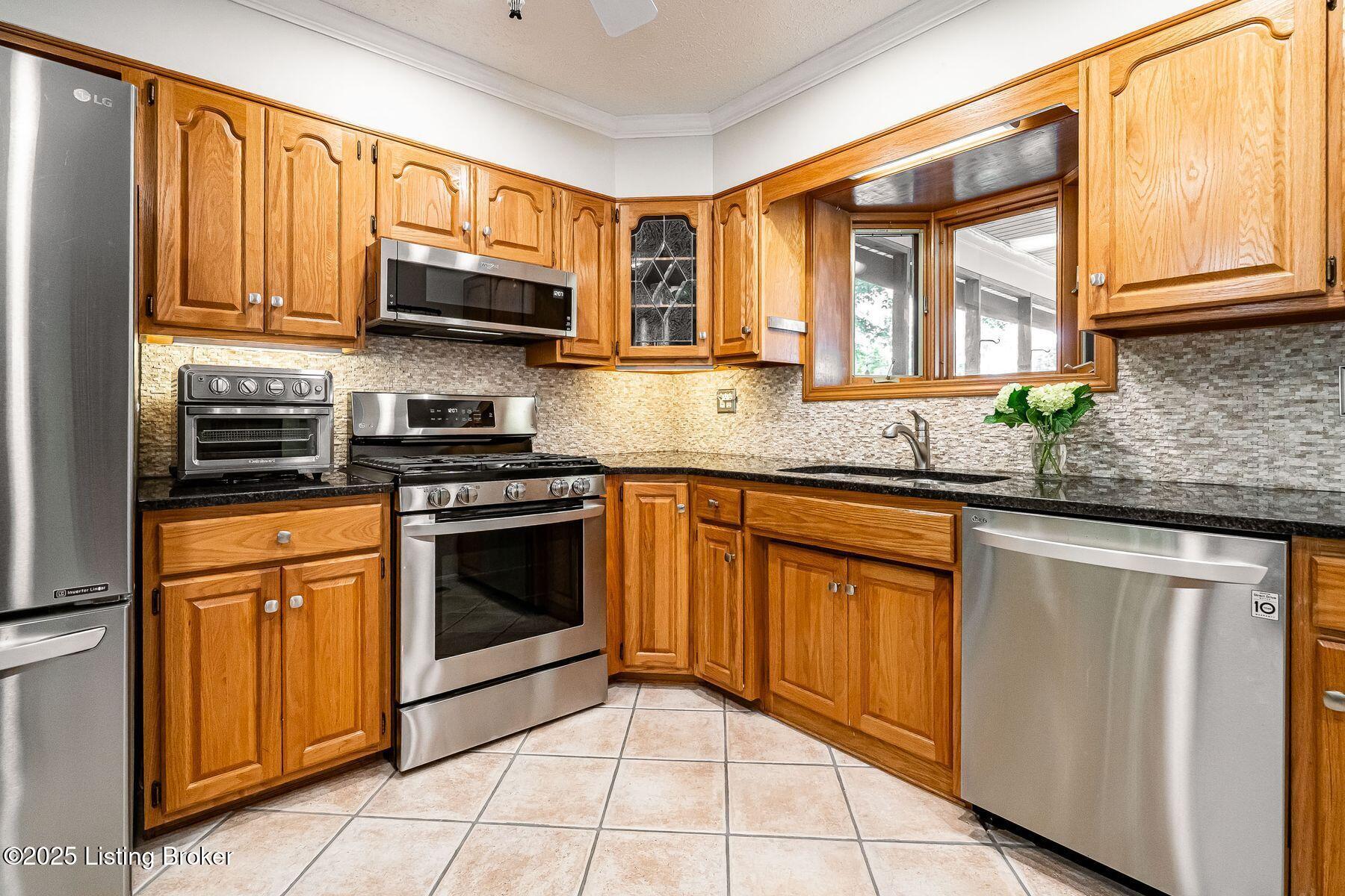 8703 Waltlee Road Louisville, KY 40291 - Photo 11 of 44 photo_online_010