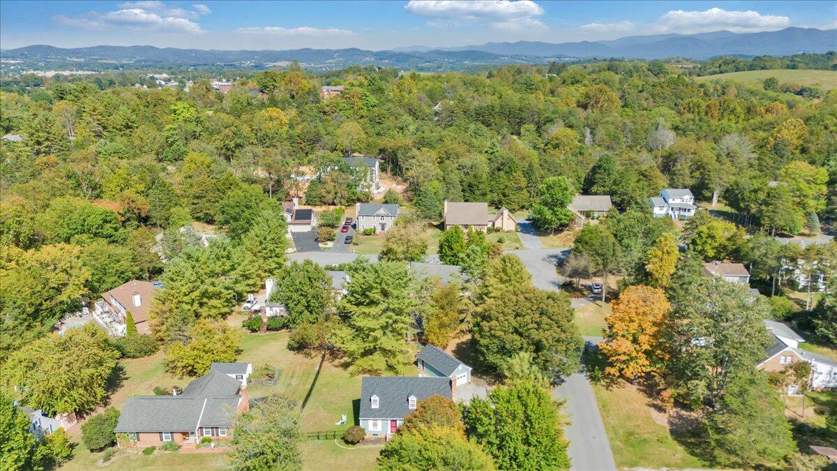 8 Woodduck Road Lexington, VA 24450 - Photo 54 of 68 52-DJI_20250918145048_0112_D