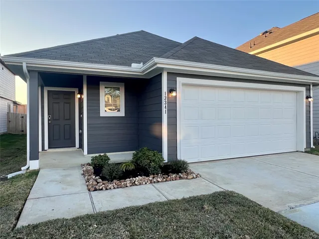 $2,350 | 13341 Burbot Drive, Conroe, TX 77384