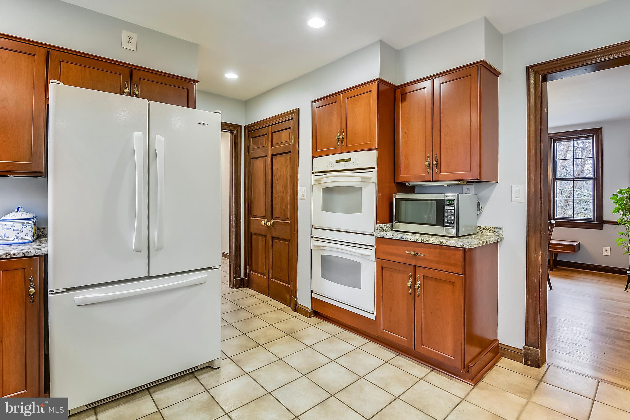 17717 Pond Road Ashton, MD 20861 - Photo 12 of 51 large kitchen
