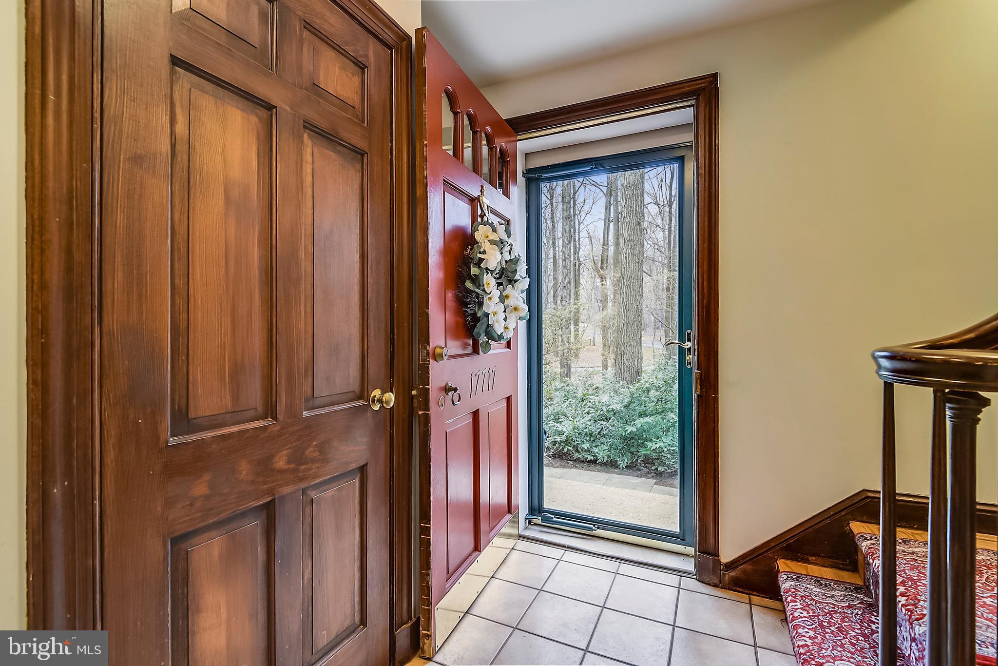 17717 Pond Road Ashton, MD 20861 - Photo 3 of 51 Front hall