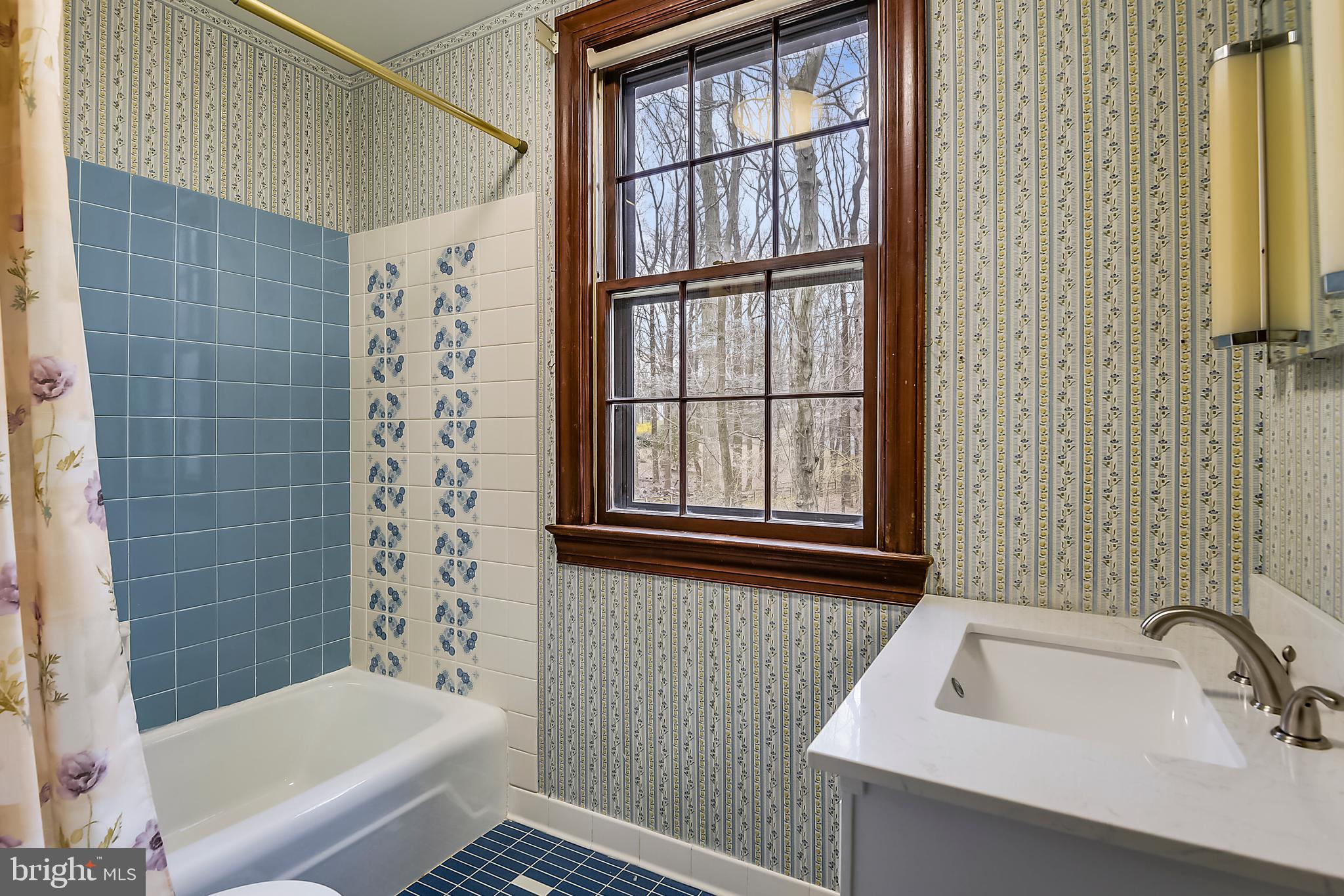 17717 Pond Road Ashton, MD 20861 - Photo 29 of 51 Hall bathroom