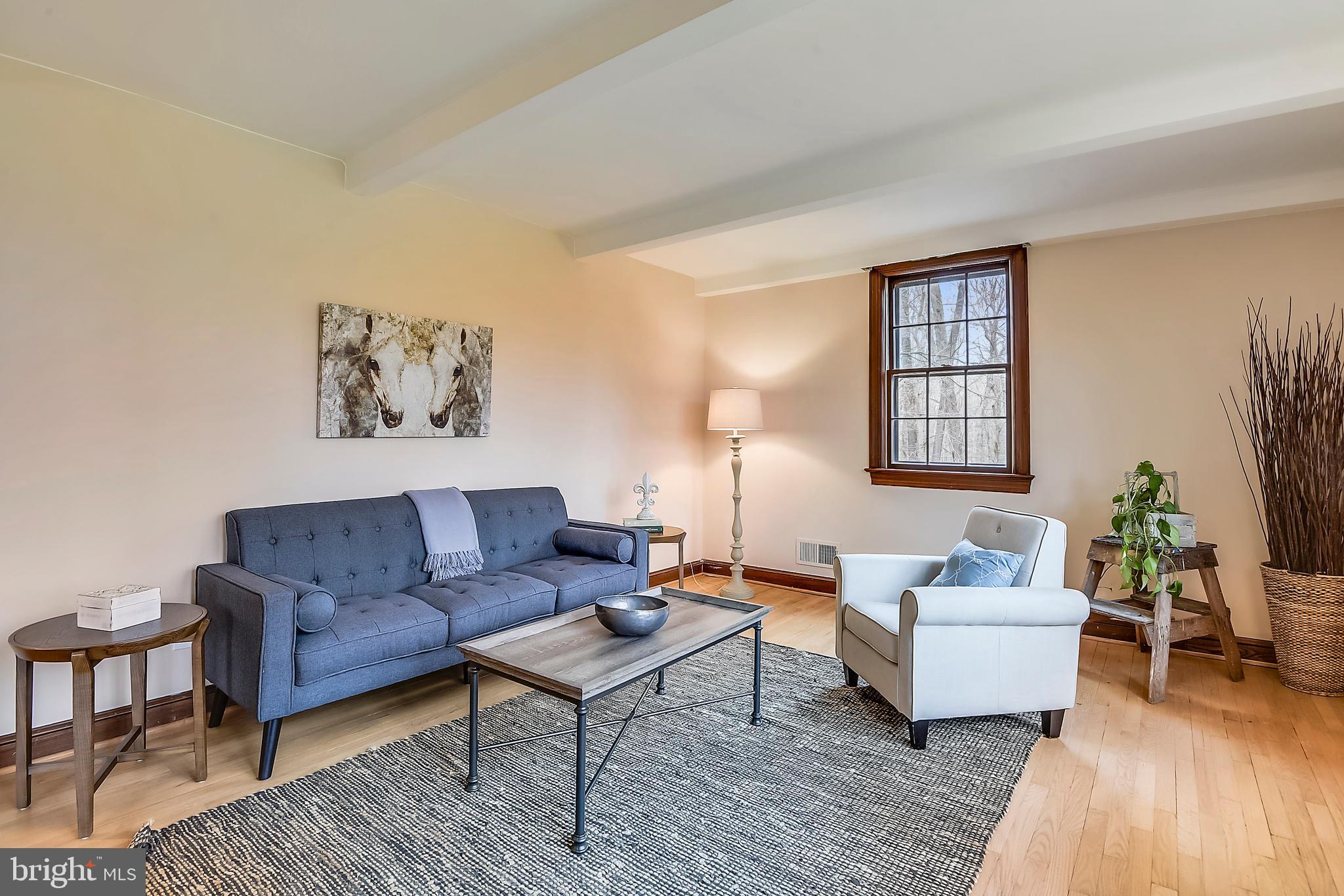 17717 Pond Road Ashton, MD 20861 - Photo 5 of 51 Living Room