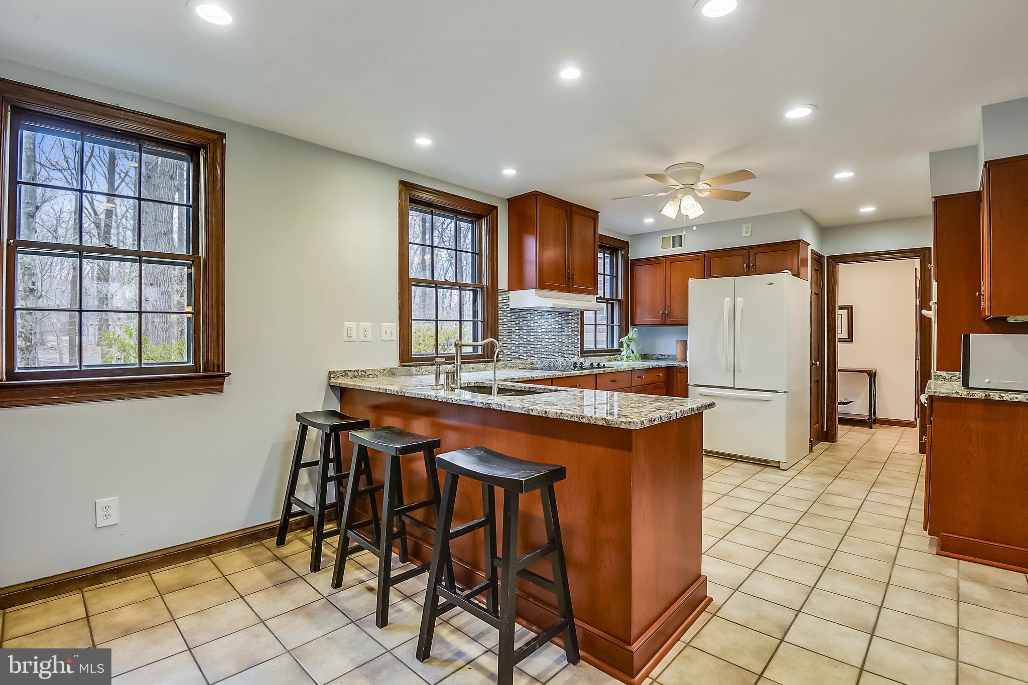 17717 Pond Road Ashton, MD 20861 - Photo 10 of 51 Eat in kitchen