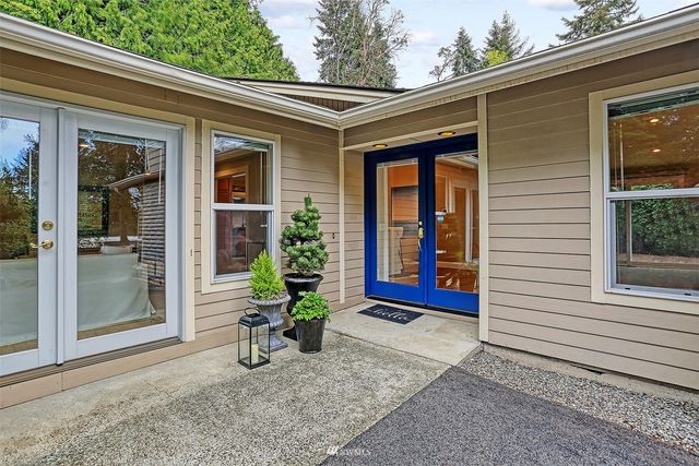 a view of entrance door of the house