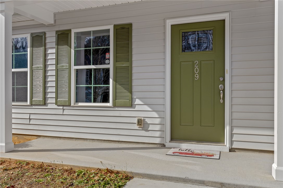 209 Celebration Avenue Anderson, SC 29625 - Photo 5 of 36