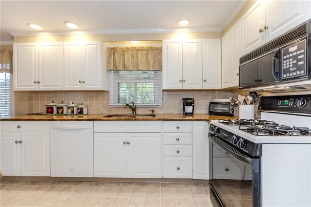 $574,900 | 17 Woodview Drive, Cranston, RI 02920