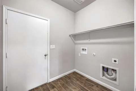 a view of utility room