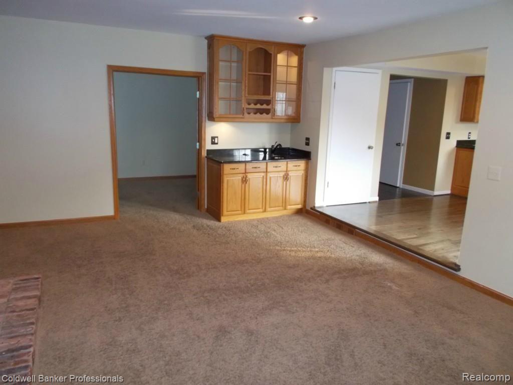 351 Torrent Court Rochester Hills, MI 48307 - Photo 3 of 21