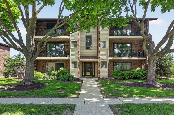 $219,900 | 468 Valley Drive, Unit 300, Naperville, IL 60563