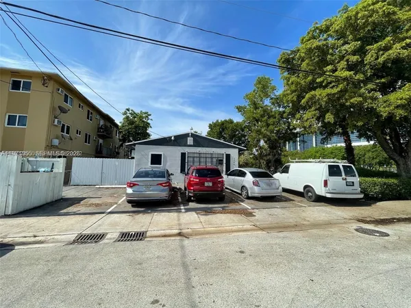 $1,650 | 1346 Northwest 6 Street, Unit 4, Miami, FL 33125