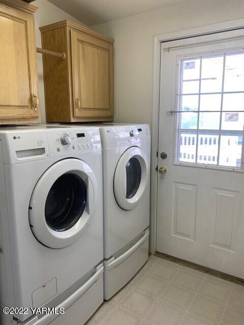 210 North Rivard Road Moxee, WA 98936 - Photo 12 of 18 a utility room with dryer and washer