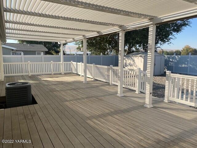 210 North Rivard Road Moxee, WA 98936 - Photo 14 of 18 a view of a balcony