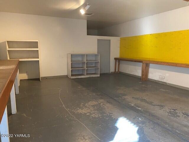 210 North Rivard Road Moxee, WA 98936 - Photo 18 of 18 a view of room with walk in closet
