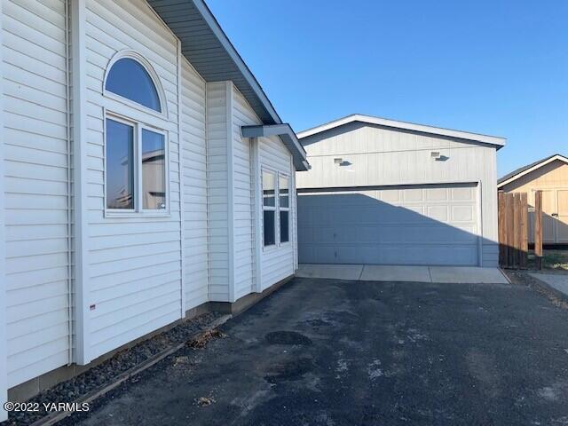 210 North Rivard Road Moxee, WA 98936 - Photo 4 of 18 a view of a house with a large window
