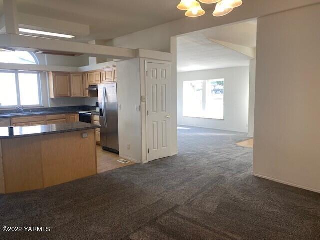 210 North Rivard Road Moxee, WA 98936 - Photo 9 of 18 a view of a kitchen and a window