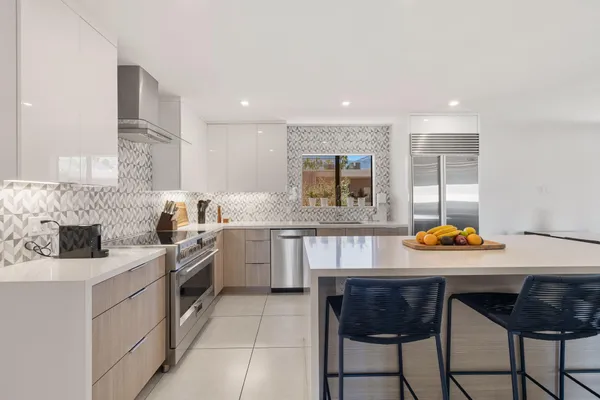$709,000 | 2696 South Sierra Madre, Unit F14, Palm Springs, CA 92264