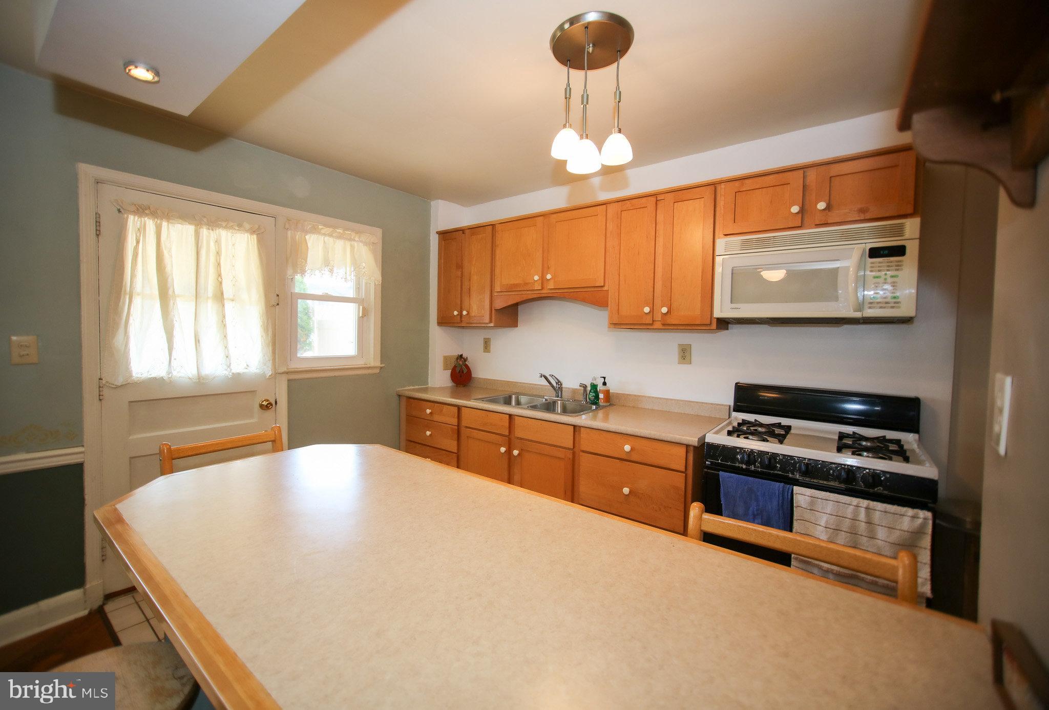 6107 Mt Ridge Road Catonsville, MD 21228 - Photo 8 of 34