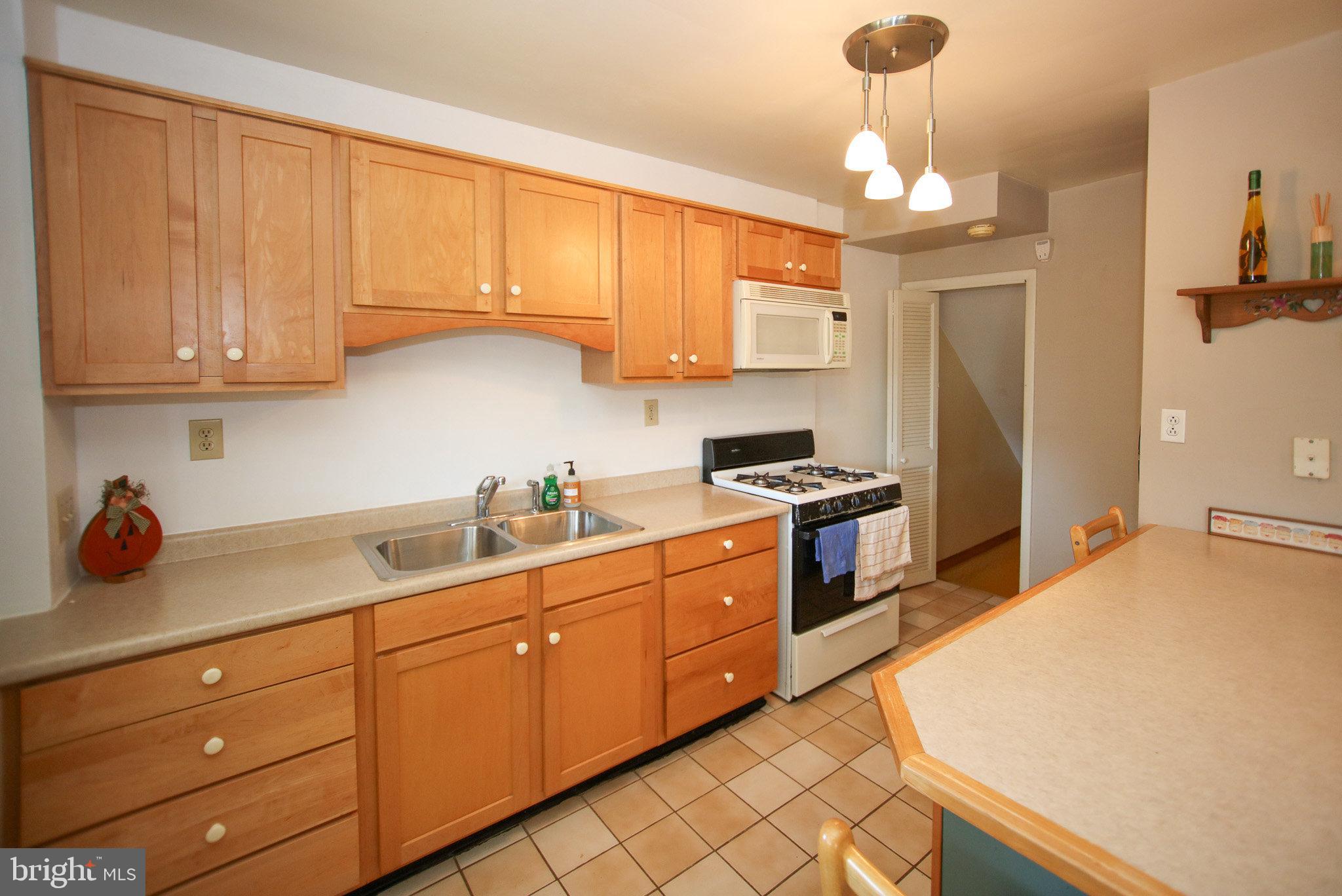 6107 Mt Ridge Road Catonsville, MD 21228 - Photo 9 of 34
