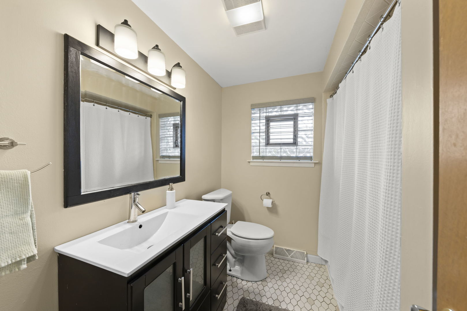 18522 Dixie Highway Homewood, IL 60430 - Photo 13 of 23 a bathroom with a toilet sink and mirror