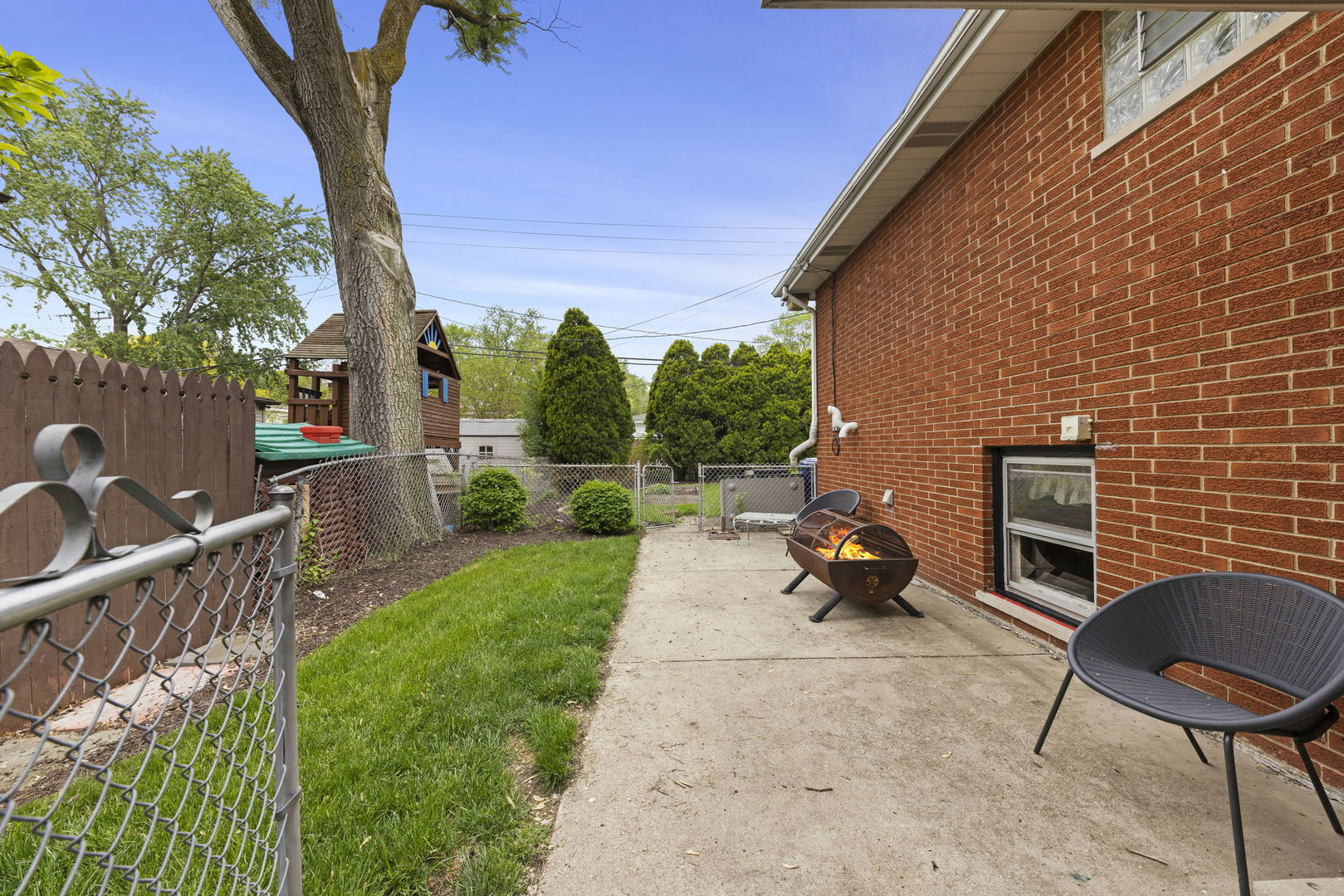18522 Dixie Highway Homewood, IL 60430 - Photo 23 of 23 a view of a chairs with a backyard