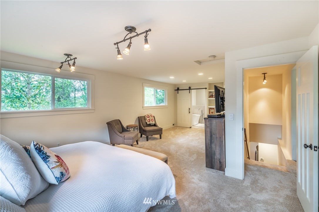 22011 Vine Road Brier, WA 98036 - Photo 11 of 25 Gallery Image 11