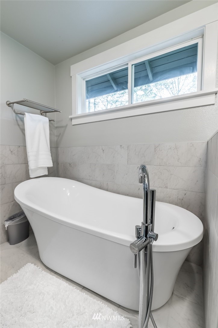 22011 Vine Road Brier, WA 98036 - Photo 14 of 25 Gallery Image 14