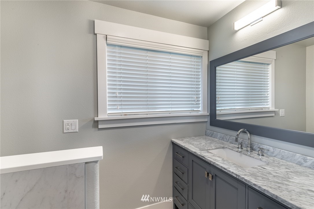 22011 Vine Road Brier, WA 98036 - Photo 15 of 25 Gallery Image 15